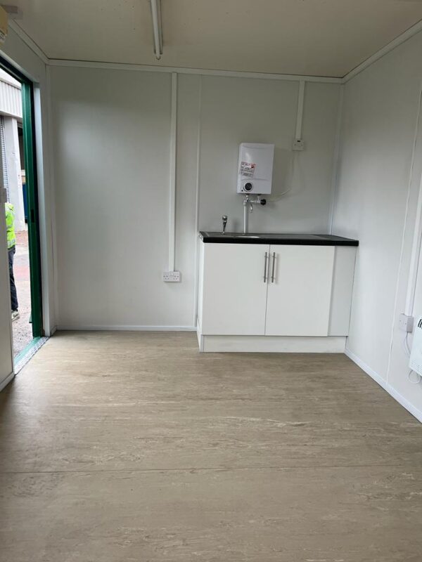 SOLD - 16ft x 9ft Welfare Unit - Image 4