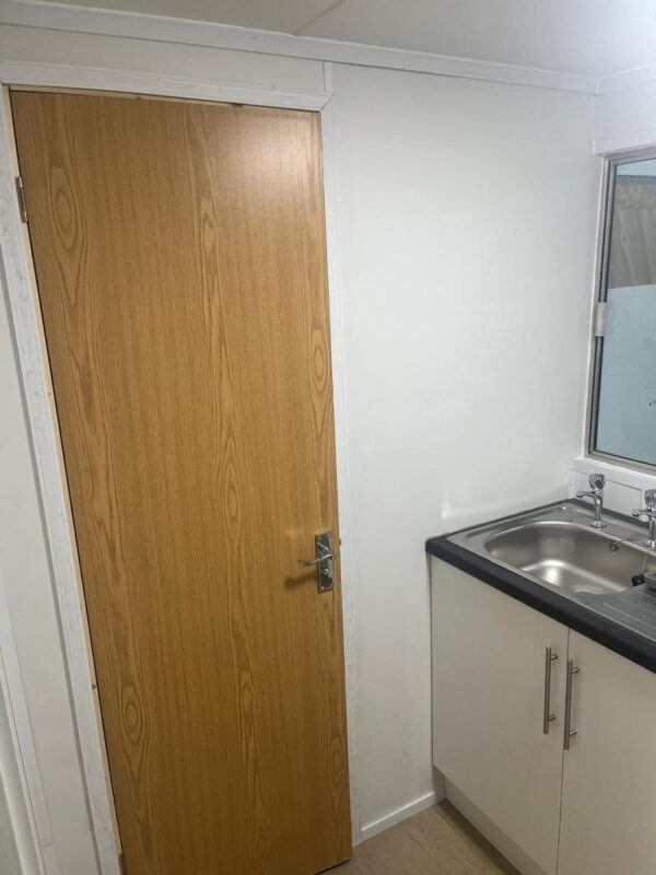 SOLD 32ft x 10ft Site Office Welfare unit with Toilet and Kitchen - Image 10