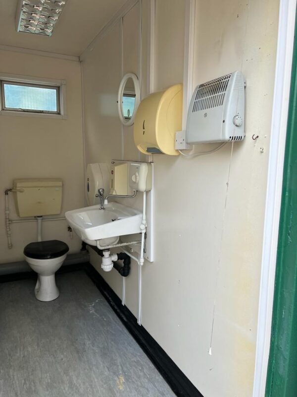SOLD 16ft x 9ft Welfare Unit - Image 3
