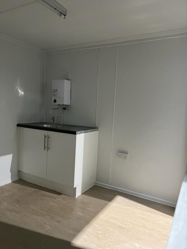 SOLD 16ft x 9ft Welfare Unit with Toilet - Image 4