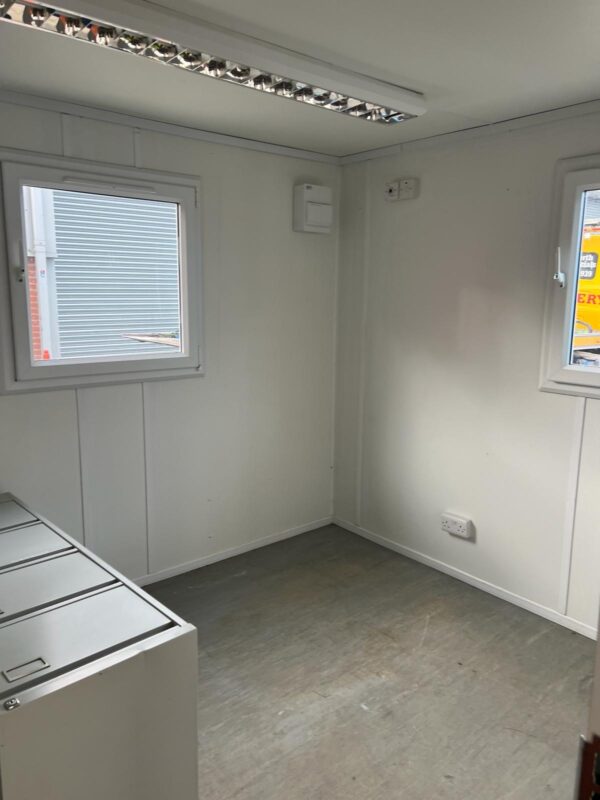 SOLD - 24ft x 9ft Site Office - Image 7