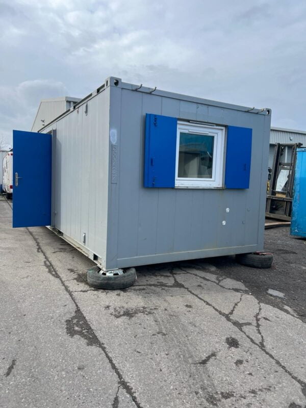 SOLD - 24ft x 9ft Site Office - Image 3
