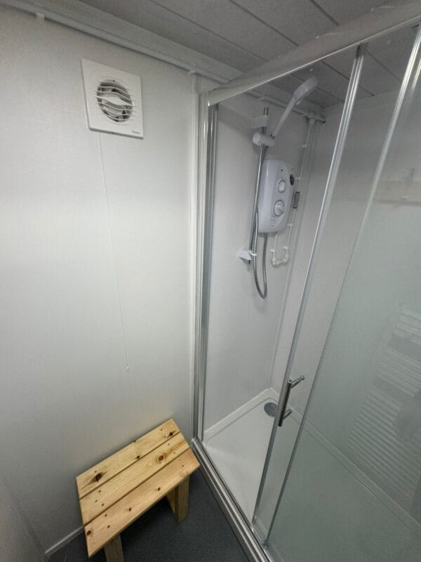 24ft x 9ft Reconditioned Jackleg Anti Vandal Unit with female and male toilets and shower units - Image 24