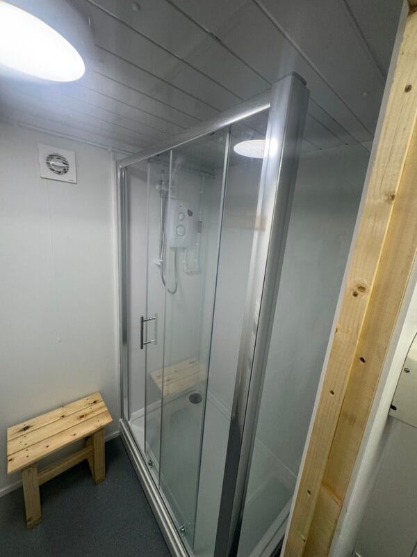 24ft x 9ft Reconditioned Jackleg Anti Vandal Unit with female and male toilets and shower units - Image 25