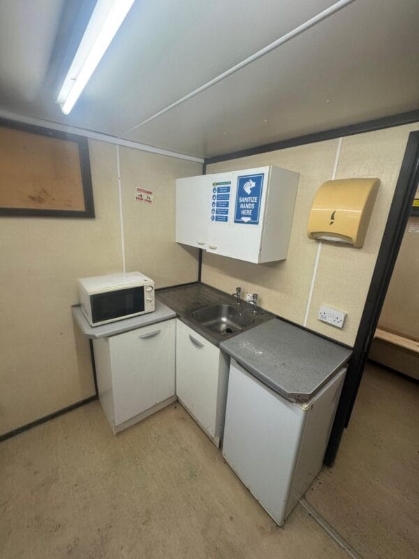SOLD - 26ft x 9ft Welfare Unit - Image 12