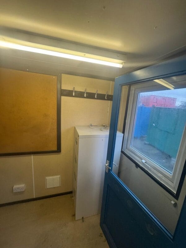 SOLD - 26ft x 9ft Welfare Unit - Image 9