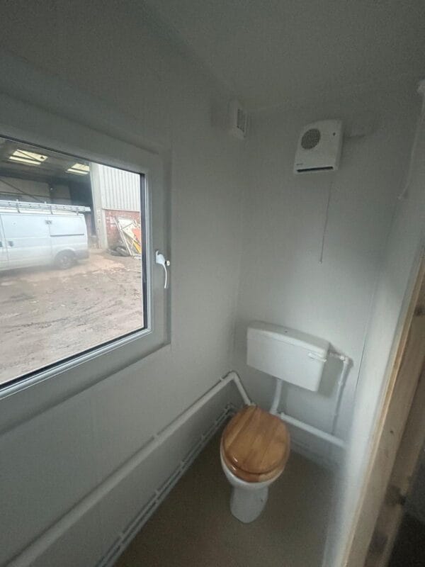 SOLD - 32ft x 10ft reconditioned Welfare unit - Image 3