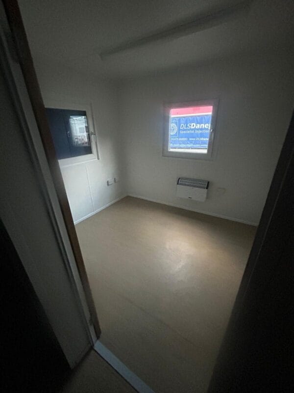 SOLD - 32ft x 10ft reconditioned Welfare unit - Image 4