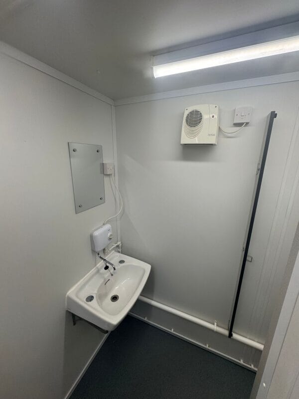 24ft x 9ft Reconditioned Jackleg Anti Vandal Unit with female and male toilets and shower units - Image 22