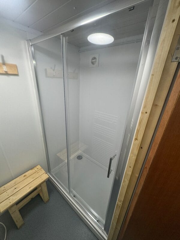 24ft x 9ft Reconditioned Jackleg Anti Vandal Unit with female and male toilets and shower units - Image 23