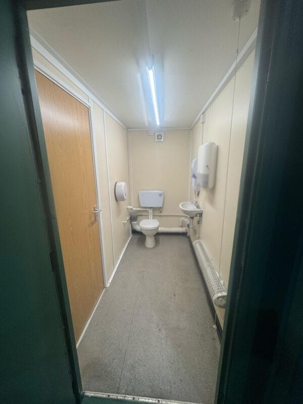 SOLD TO A REPEAT CUSTOMER FROM SOMERSET- 16ft x 9ft Welfare Unit with Office/Canteen and Kitchen/Toilet - Image 7