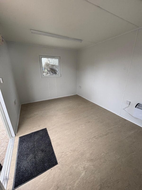 -SOLD TO CUSTOMER IN BRIDGEND. 16ft x 10ft Reconditioned Unit - Image 8