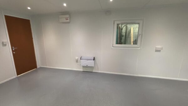SOLD - 32ft x 10ft Reconditioned Luxury Office - Image 10