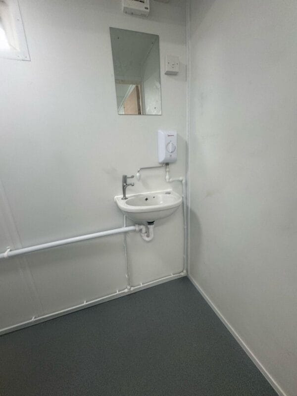 SOLD to a customer in Lutterworth -24ft x 9ft Office with Internal Toilet and Kitchen - Image 6