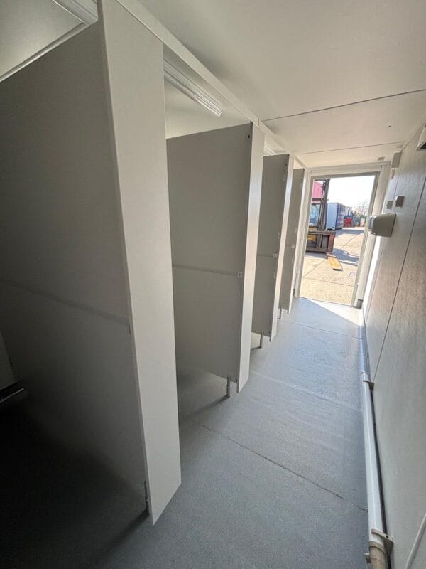 SOLD TO A CUSTOMER IN CLAY CROSS- 16ft x 9ft Reconditioned Toilet Unit - Image 9