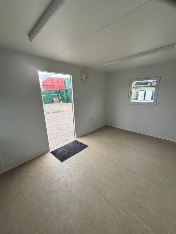 -SOLD TO CUSTOMER IN BRIDGEND. 16ft x 10ft Reconditioned Unit - Image 11