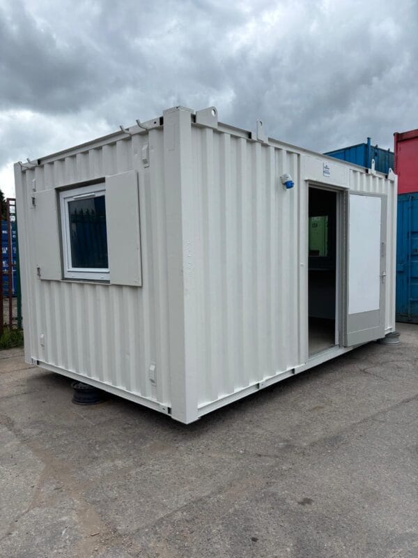 -SOLD TO CUSTOMER IN BRIDGEND. 16ft x 10ft Reconditioned Unit - Image 3