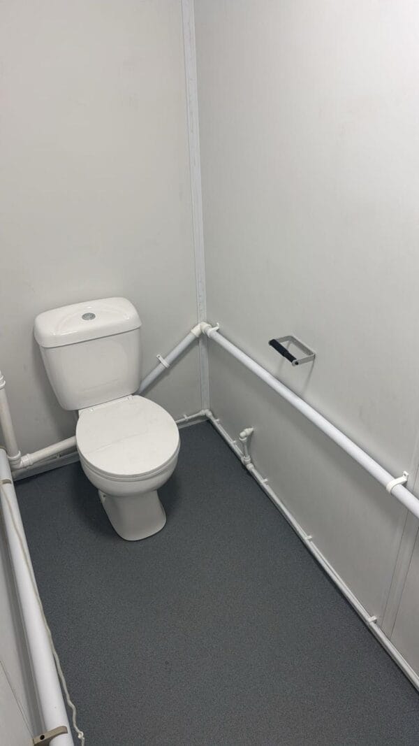 SOLD to a customer in Lutterworth -24ft x 9ft Office with Internal Toilet and Kitchen - Image 10