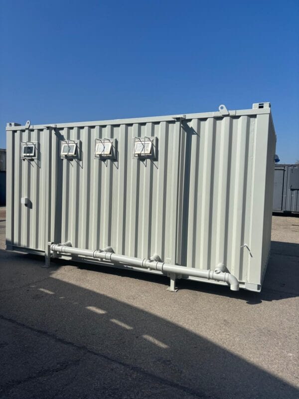 SOLD TO A CUSTOMER IN CLAY CROSS- 16ft x 9ft Reconditioned Toilet Unit - Image 4