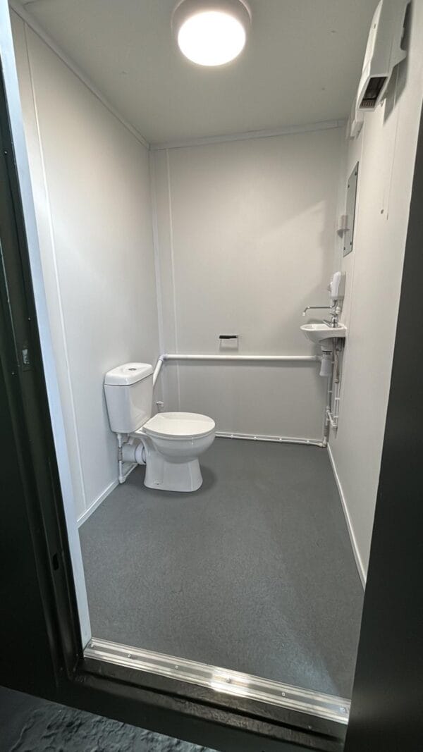 SOLD - 32ft x 10ft Reconditioned Luxury Office - Image 16