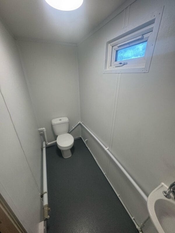 SOLD to a customer in Lutterworth -24ft x 9ft Office with Internal Toilet and Kitchen - Image 7