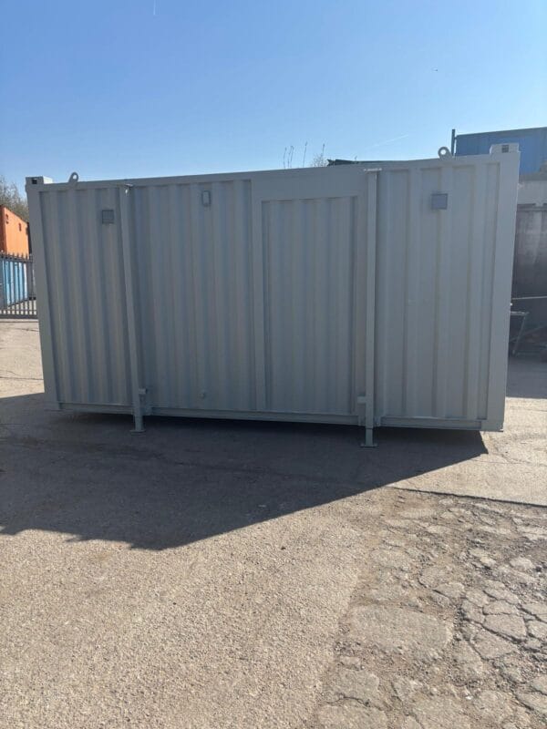 SOLD TO A CUSTOMER IN CLAY CROSS- 16ft x 9ft Reconditioned Toilet Unit - Image 7