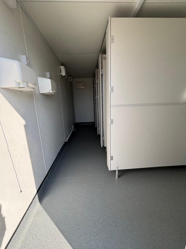SOLD TO A CUSTOMER IN CLAY CROSS- 16ft x 9ft Reconditioned Toilet Unit - Image 14