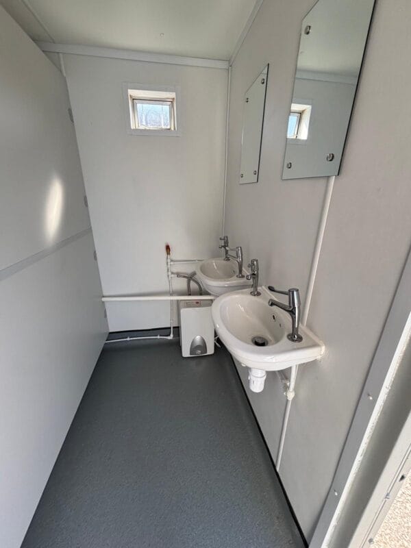 SOLD TO A CUSTOMER IN CLAY CROSS- 16ft x 9ft Reconditioned Toilet Unit - Image 13