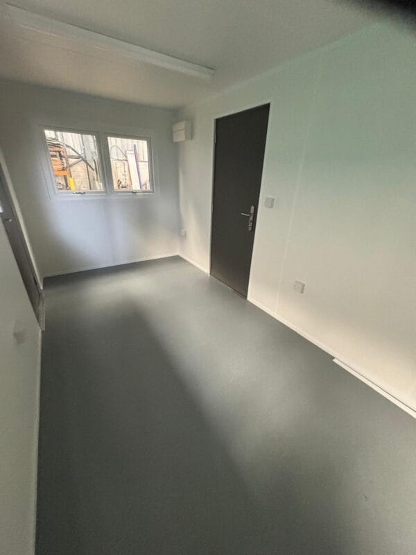 20ft x 8ft New Shipping Container – Converted Control Room for Steel Foundry - Image 11