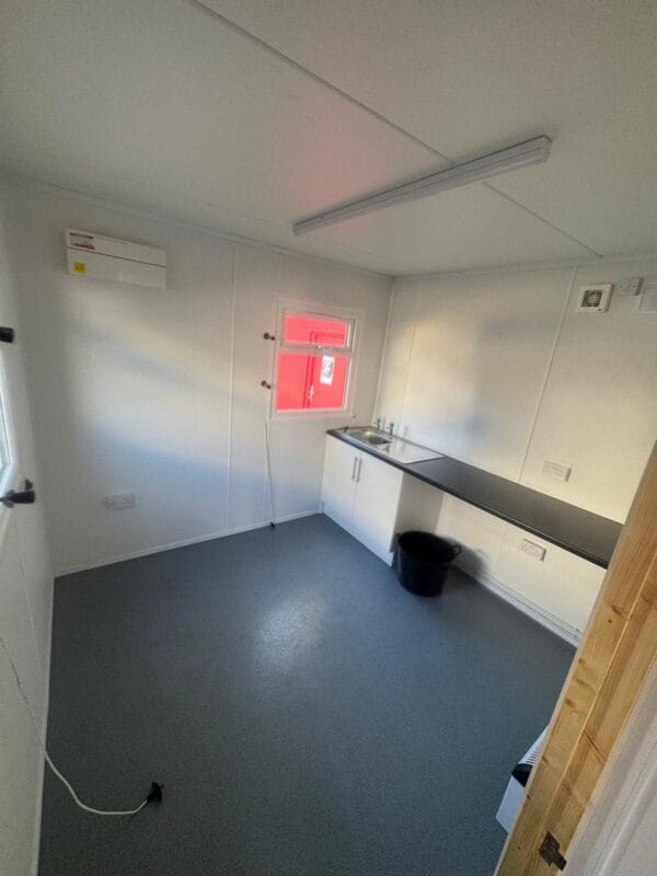 SOLD TO A CUSTOMER IN KINGS LYNN - 32ft x 10ft Reconditioned Welfare Unit - Image 13