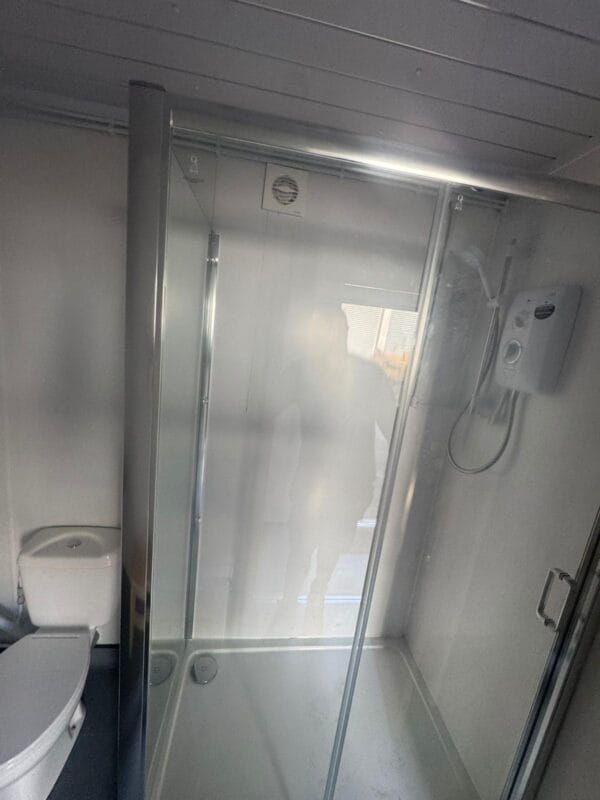 SOLD TO A CUSTOMER IN KINGS LYNN - 32ft x 10ft Reconditioned Welfare Unit - Image 8