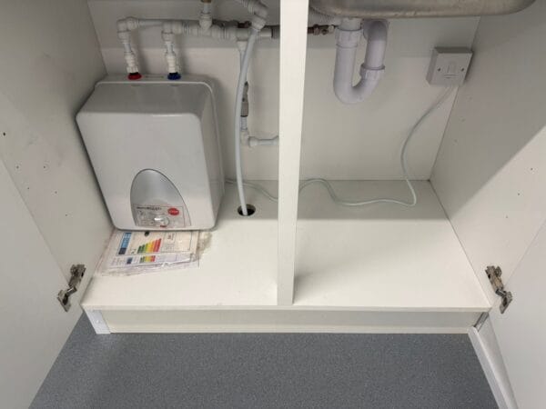Reconditioned 21ft x 9ft 6" Site Office – Fully Refurbished with Kitchenette - Image 10