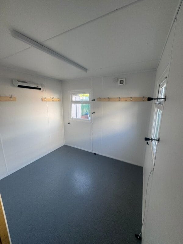 SOLD TO A CUSTOMER IN KINGS LYNN - 32ft x 10ft Reconditioned Welfare Unit - Image 12