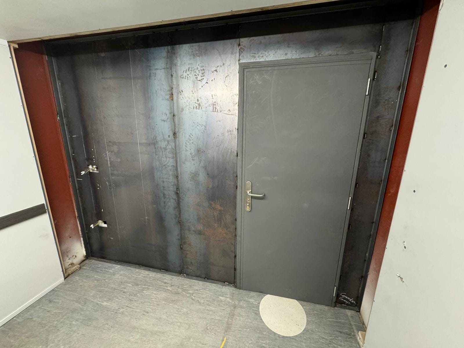 32ft x 10ft Office Unit – Includes Secure Room