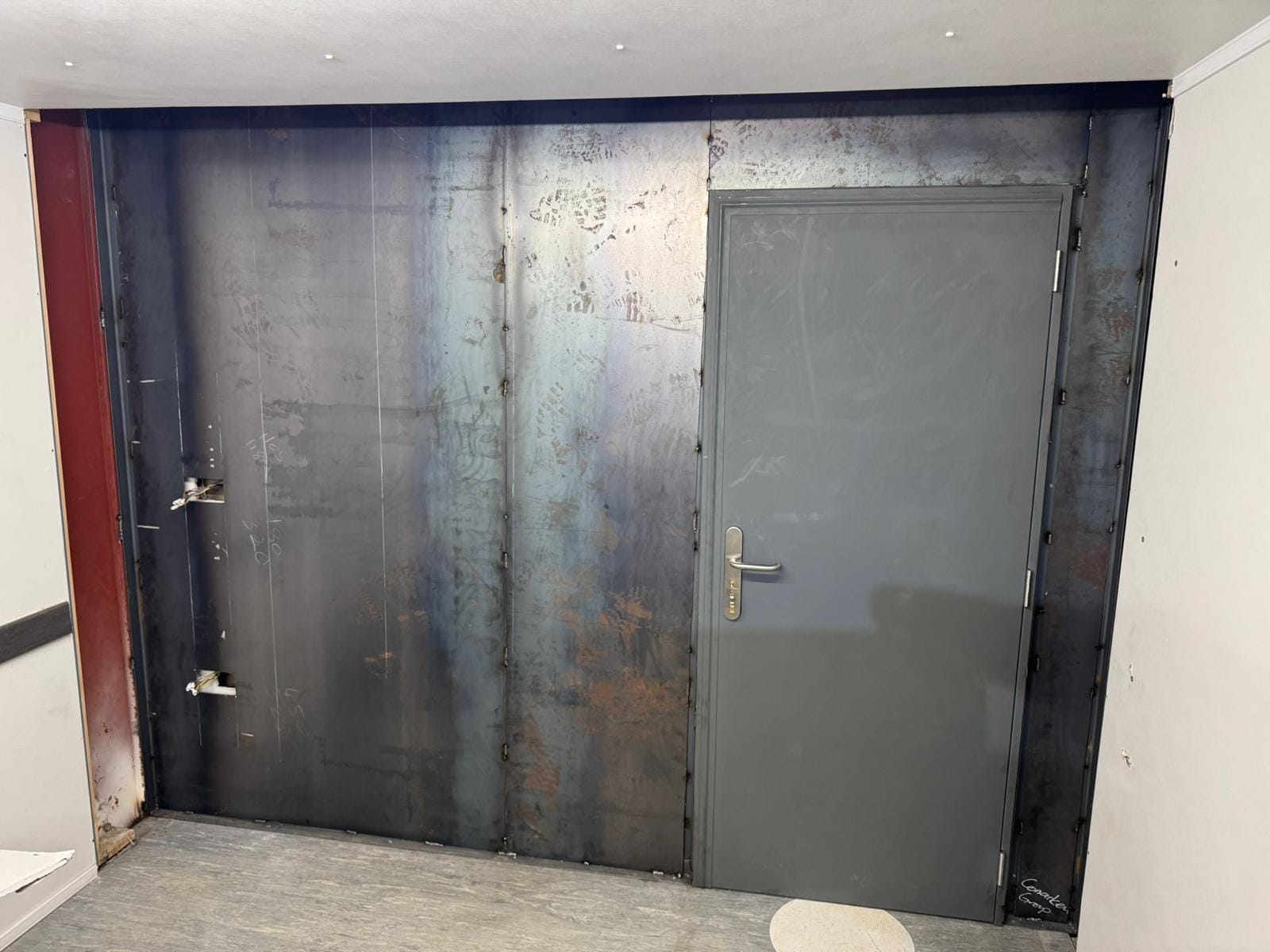 32ft x 10ft Office Unit – Includes Secure Room - Image 2