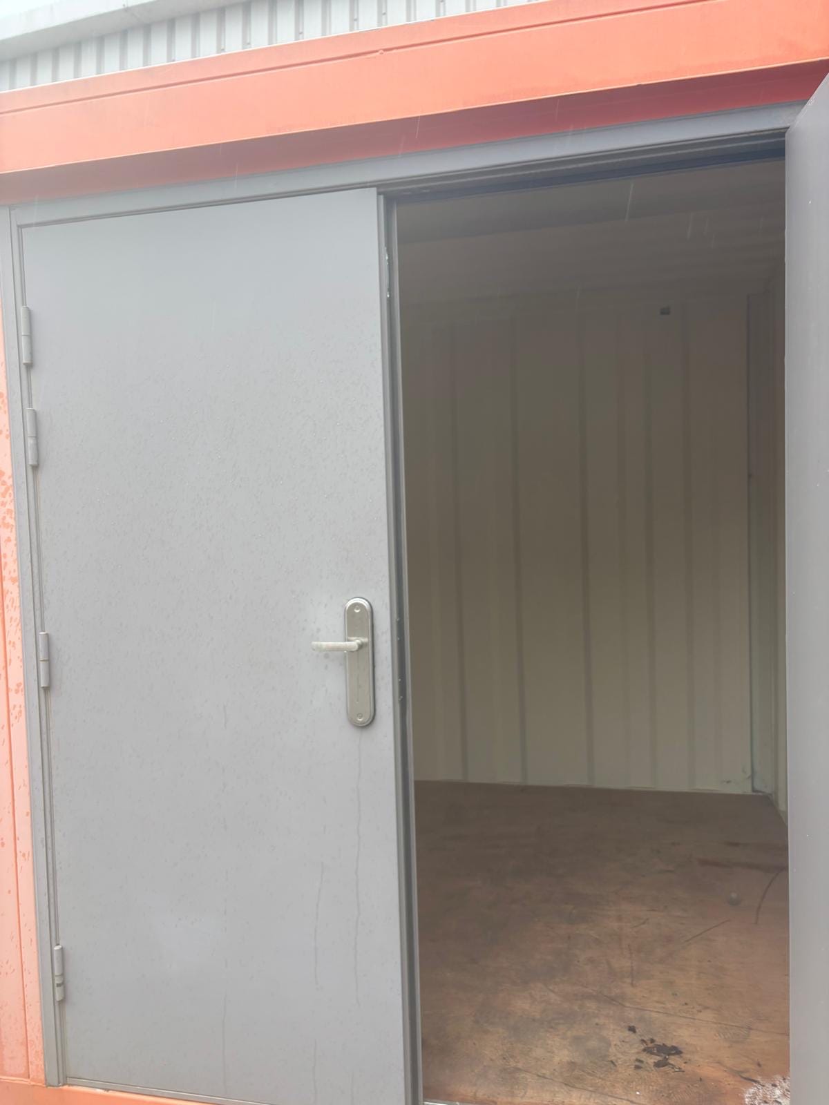 Sold to a farmer, Clay Cross - 8ft x 8ft x 8ft Shipping Storage Container - Image 5